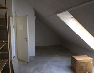 Appartement 4 chambres à vendre dans Cluj-napoca, zone Manastur