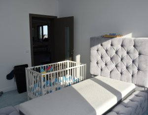 Apartament cu 3 camere, 2 parcari, teren, zona Iris