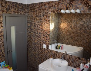Apartament cu 3 camere, 2 parcari, teren, zona Iris