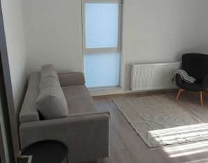 Apartament 3 camere, situat in Floresti, zona centrala