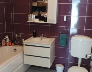 Apartament 3 camere, situat in Floresti, zona centrala