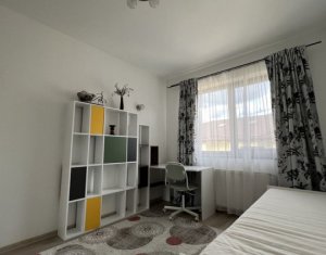 Vanzare apartament 3 camere in Floresti