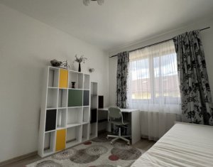 Apartment 3 rooms for sale in Floresti