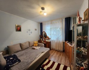 Apartament, 3 camere semidecomandate, 3 din 4, Manastur, str. Tazlau