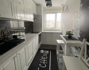 Apartament de lux, 3 camere decomandate, 82 mp+terasa 8 mp, Centru