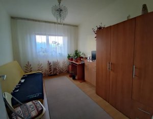 3 camere decomandate, bucatarie spatioasa, 2 bai, aproape de Platinia