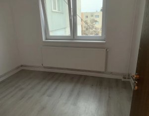 Apartament de 2 camere + balcon, zona scolii Ion Creanga