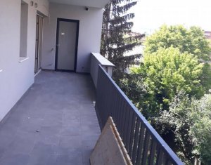 De vanzare apartament 3 camere, zona Facultatea de Litere