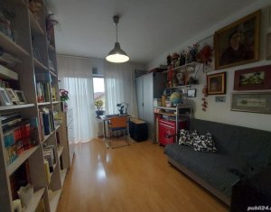 Vand apartament 3 camere, strada Tautului, zona Parc Poligon,  Floresti