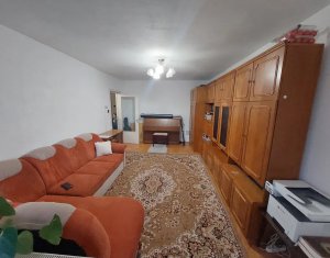 Apartament 3 camere, 70 mp,  decomandat, etaj intermediar, boxa, zona The Office