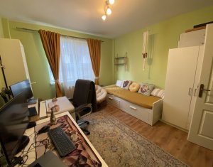 Apartment 3 rooms for sale in Floresti