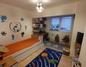 Apartament cu 4 camere, decomandat, parcare, strada Pasteur, cartier Zorilor