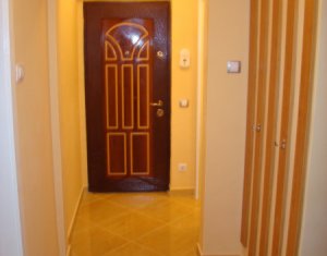 Apartament de vanzare in Gheorgheni, 3 camere, zona Titulescu, etaj 3 din 4