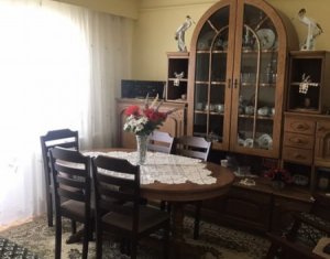 Appartement 3 chambres à vendre dans Cluj-napoca, zone Intre Lacuri