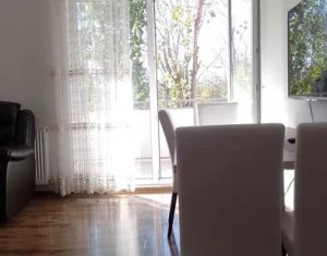 Sale apartment 3 rooms in Floresti