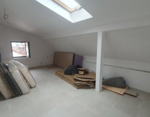 Apartament cu trei camere, semifinisat, strada Sub Cetate