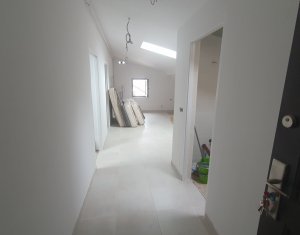 Apartament cu trei camere, semifinisat, strada Sub Cetate