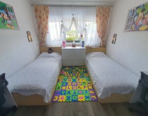Apartment 3 rooms for sale in Floresti
