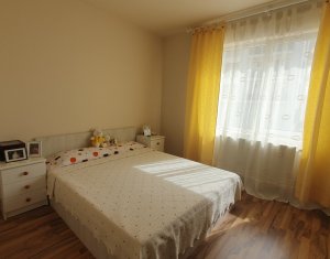 Apartament cu trei camere, finisat modern, Florilor, zona Kik