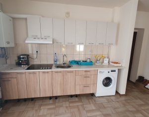 Apartament cu trei camere, finisat modern, Florilor, zona Kik