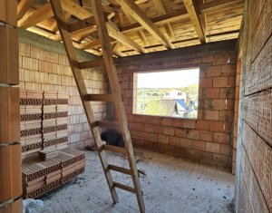 Vila cu gradina proprie, locatie deosebita, 4 camere, Dezmir
