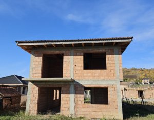 Vila cu gradina proprie, locatie deosebita, 4 camere, Dezmir