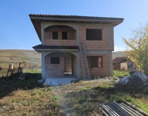 Vila cu gradina proprie, locatie deosebita, 4 camere, Dezmir