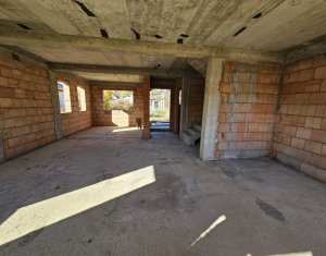 Vila cu gradina proprie, locatie deosebita, 4 camere, Dezmir