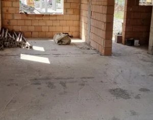 Vila cu gradina proprie, locatie deosebita, 4 camere, Dezmir