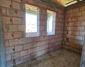 Vila cu gradina proprie, locatie deosebita, 4 camere, Dezmir