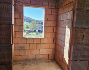 Vila cu gradina proprie, locatie deosebita, 4 camere, Dezmir