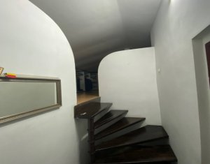 Apartament 4 camere, garaj si loc de depozitare, in imobil tip vila,  Buna Ziua
