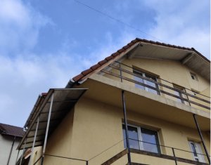 Vanzare apartament 4 camere in Floresti