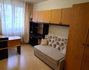 Apartament de vanzare, 3 camere, semidecomandat, zona semicentrala, cu garaj