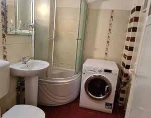 Apartament de vanzare, 3 camere, semidecomandat, zona semicentrala, cu garaj