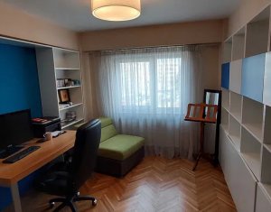 Apartament cu 4 camere, ultracentral, Piata Cipariu