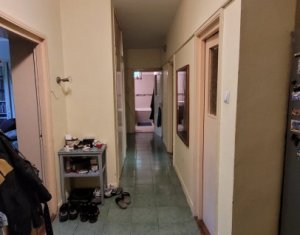 Vanzare apartament 4 camere confort sporit, Plopilor vechi