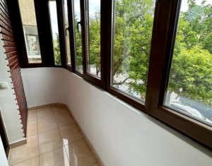 Apartament la etajul 1, 3 camere, 2 bai, parcare, Plopilor!