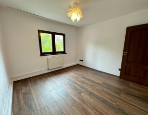 Apartament la etajul 1, 3 camere, 2 bai, parcare, Plopilor!