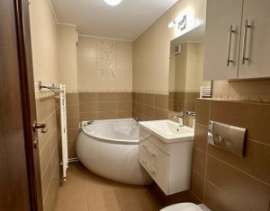 Apartament la etajul 1, 3 camere, 2 bai, parcare, Plopilor!