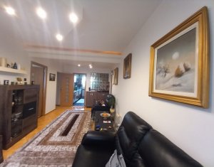 Apartament cu 3 camere, decomandat, finisat, zona La Terenuri