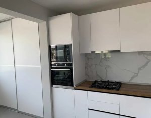 Apartment 3 rooms for sale in Floresti