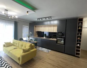 Vanzare apartament 3 camere in Floresti
