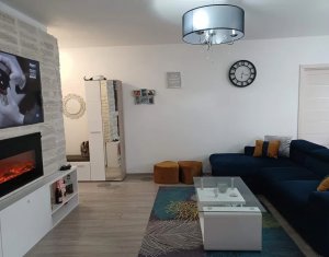 Vanzare apartament 3 camere in Floresti
