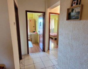 Apartament deosebit, decomandat, 3 camere, 2 bai, etaj 2, piata Cipariu