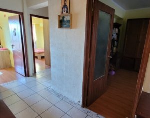 Apartament deosebit, decomandat, 3 camere, 2 bai, etaj 2, piata Cipariu