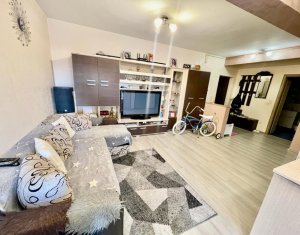 Vanzare apartament 3 camere in Floresti