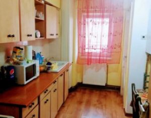 Vanzare apartament 3 camere, decomandat, boxa, Intre Lacuri