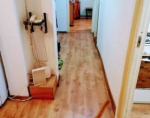 Vanzare apartament 3 camere, decomandat, boxa, Intre Lacuri