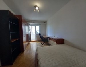 De vanzare apartament cu 4 camere central